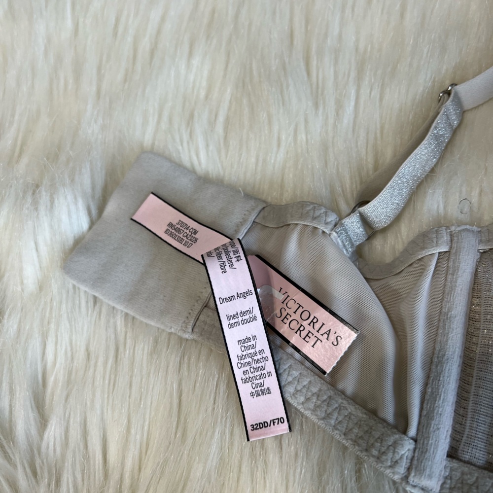 🆕 Victoria's Secret Dream Angels High Neck Chatilly Lace Demi Bra 32DD - Picture 7 of 8